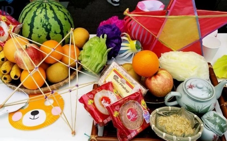 4 thứ cần có trên mâm cỗ cúng rằm tháng 8