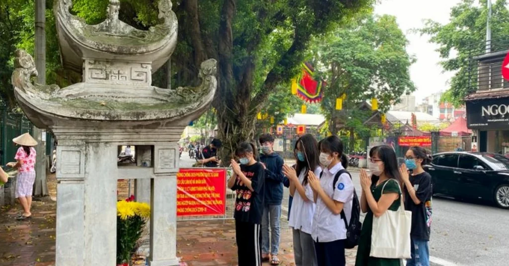 Bài Văn Khấn Thi Cử Tại Nhà Chuẩn Nhất Giúp Sĩ Tử Đỗ Đạt Cao