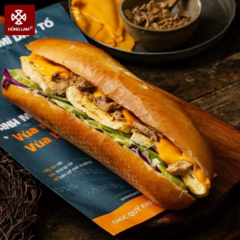 Bánh mì dân tổ - Lựa chọn ăn đêm Hà Nội độc đáo