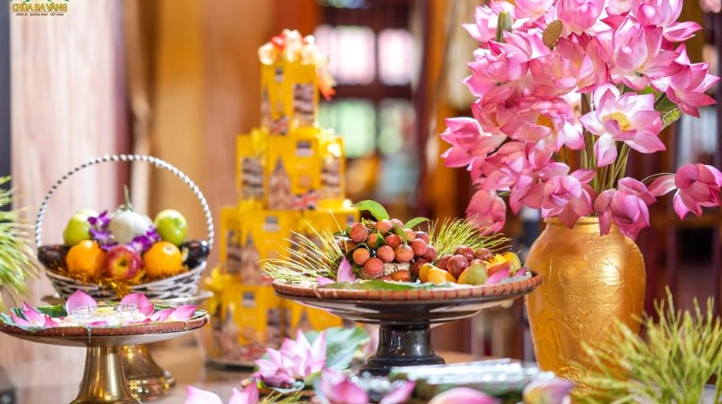 Hạ lễ sau khi cúng Tam Bảo