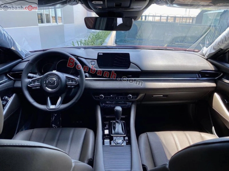 Khoang lái Mazda 6 2026