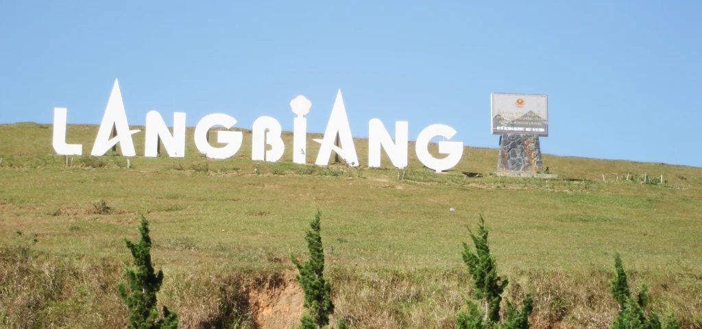 Kinh nghiệm chinh phục Núi Langbiang – Nóc nhà Đà Lạt chi tiết nhất 2026