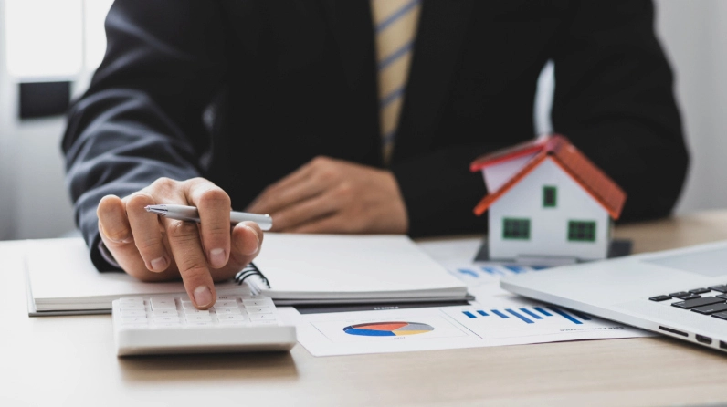 lợi ích vay thế chấp 300 triệu trong 10 năm tại ngân hàng?