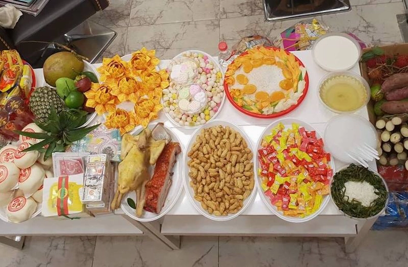 Mâm lễ mặn gồm 2 phần, bộ tam sinh và đồ nếp