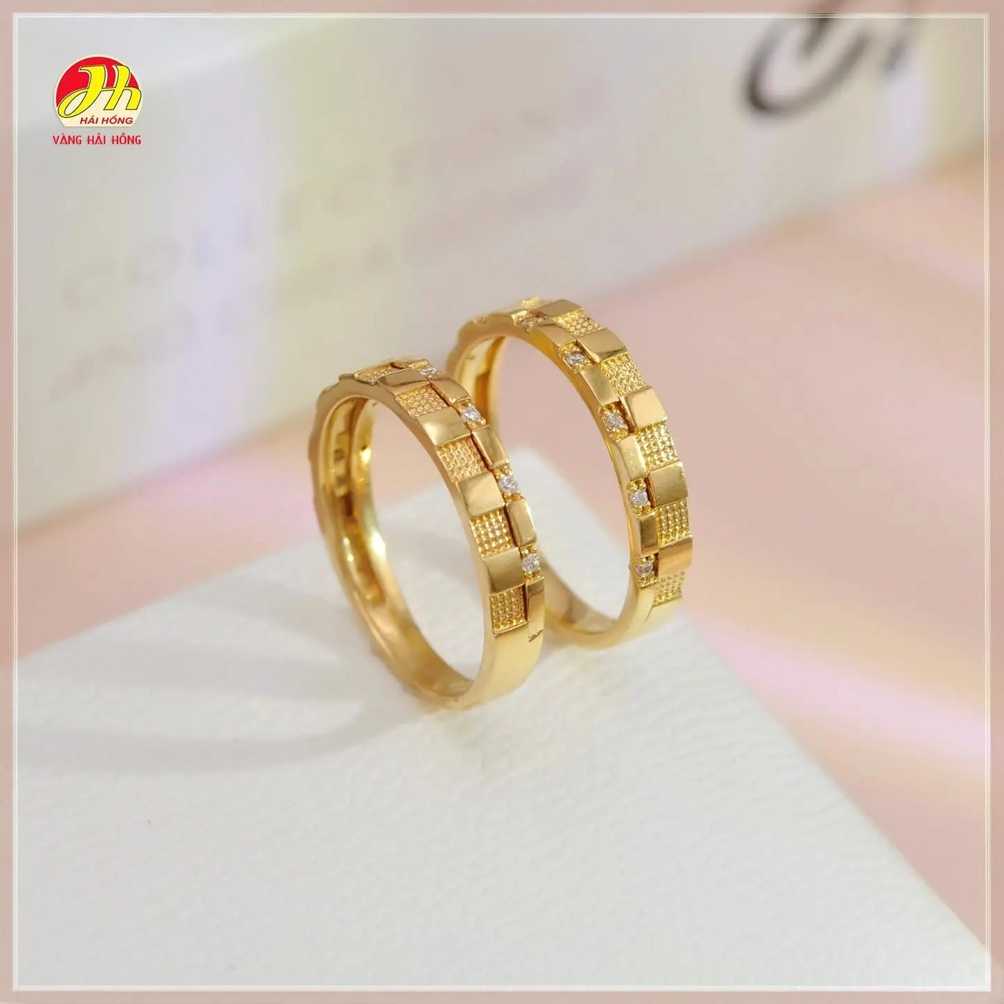 Nhẫn cưới vàng 18K