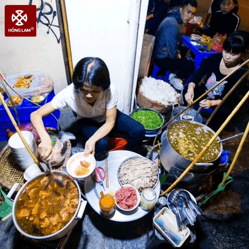 Phở gánh Hàng Chiếu - Món ăn đêm Hà Nội nức tiếng