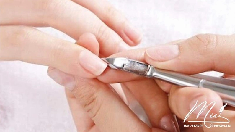 Tại sao cần chọn ngày đẹp cắt móng tay