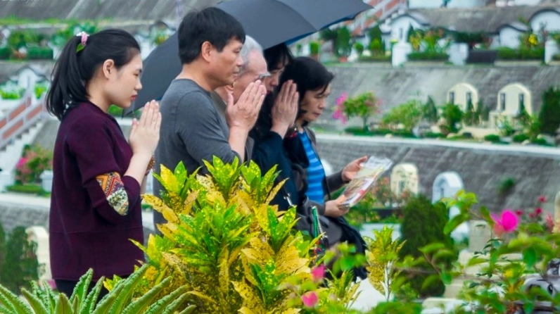 Tảo mộ cần giữ sự tôn trọng, không đùa giỡn