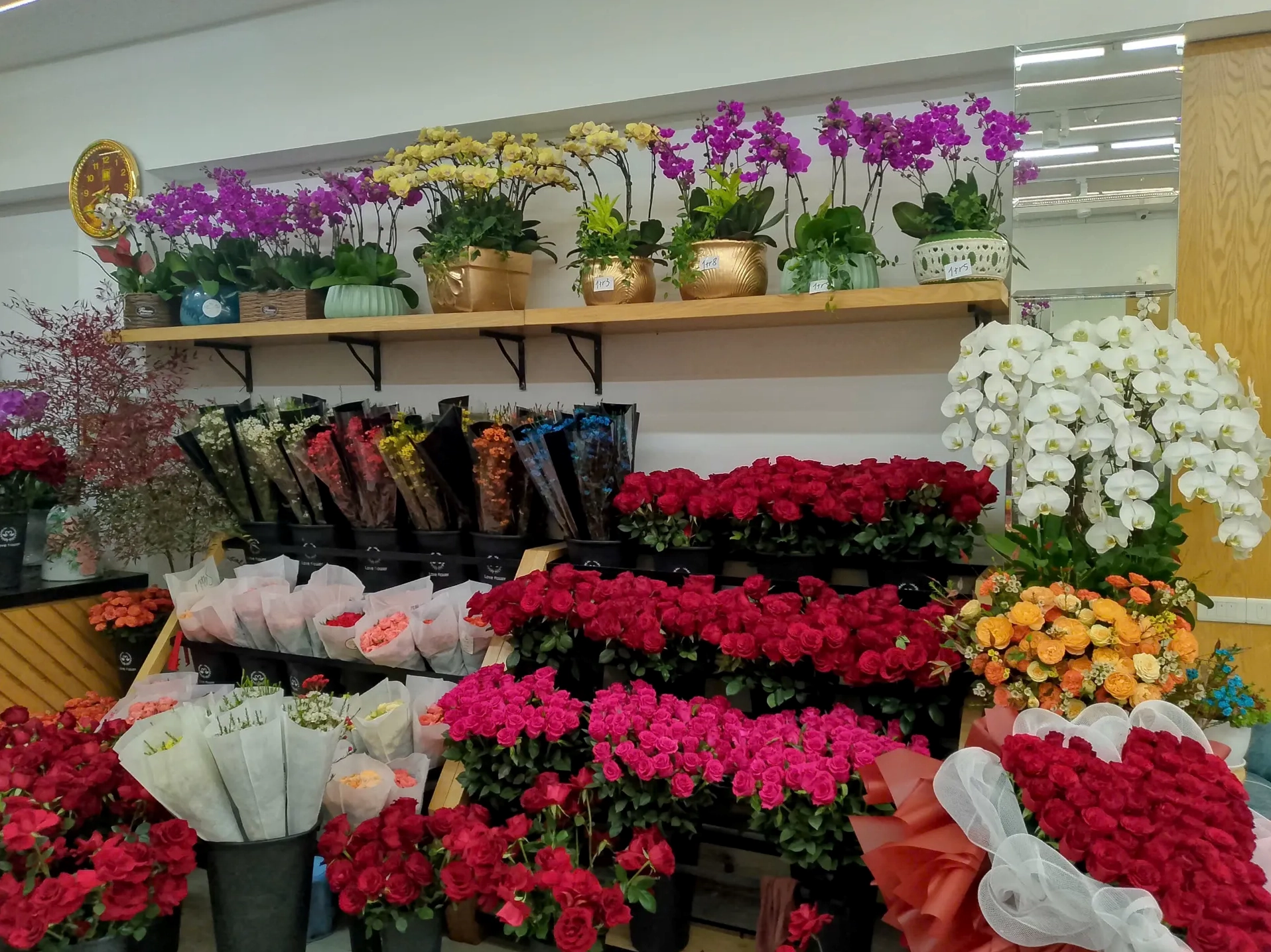 Thị trường quà tặng sôi động trước thềm 8/3