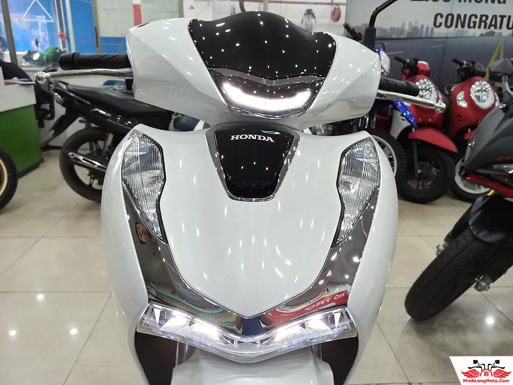 Thiết kế đèn trước sang trọng của SH 150i