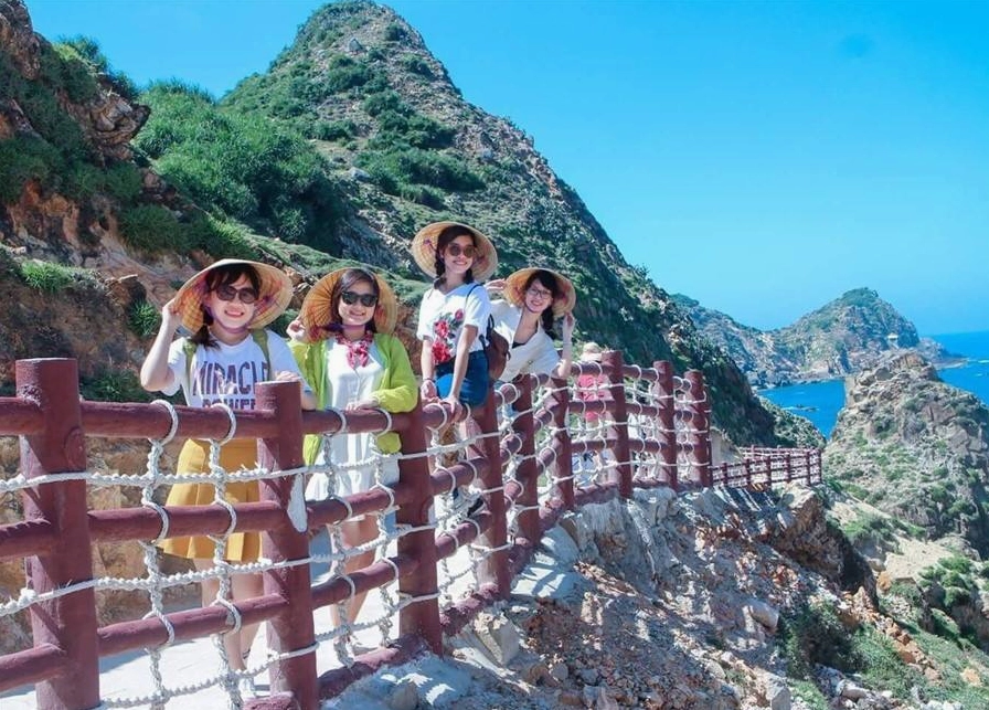 Trải nghiệm di chuyển bằng cano ra đảo Kỳ Co