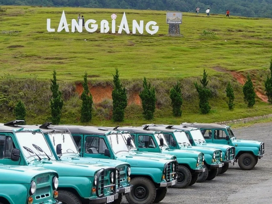 Trekking xuyên rừng chinh phục Núi Langbiang