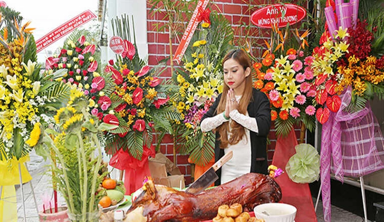 Văn khấn khai trương chuẩn nhất 2026: Đón tài lộc, may mắn