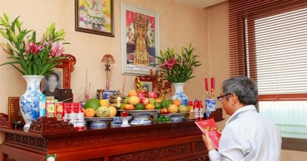 Văn khấn mùng 1 tháng 7 Âm lịch: Cầu bình an, may mắn và tài lộc chi tiết