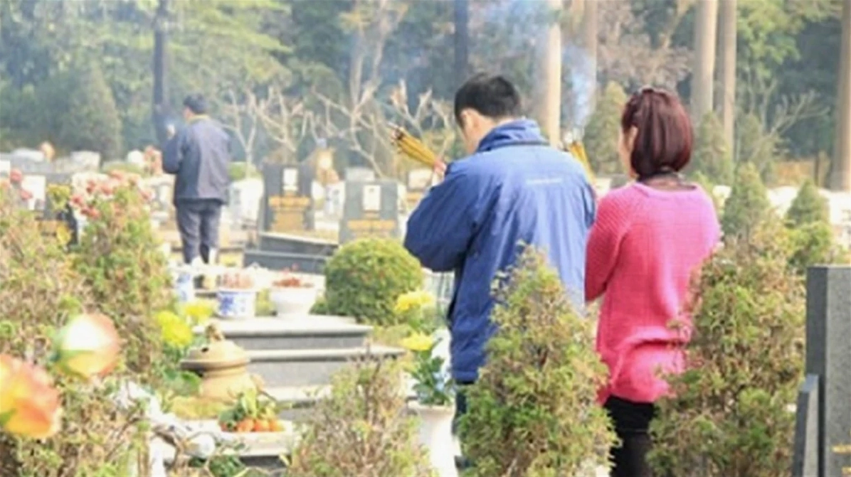 Văn khấn tạ mộ cuối năm và những lưu ý quan trọng khi đi tảo mộ